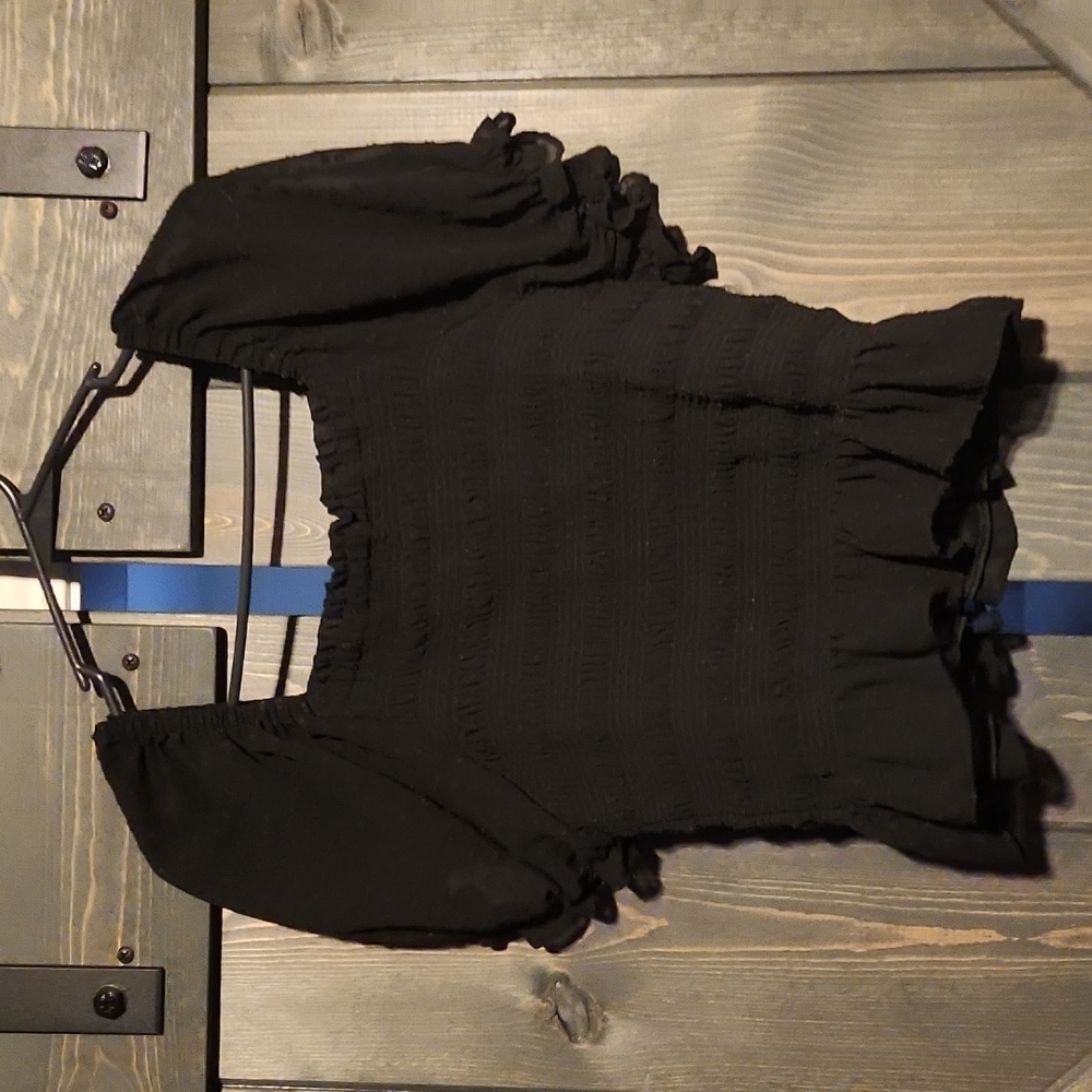 Woman's black top